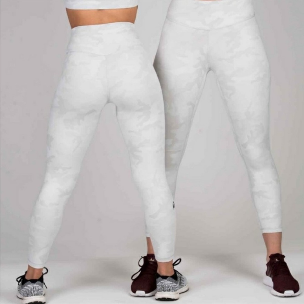 NWT P'tula 23" Stealth Legging